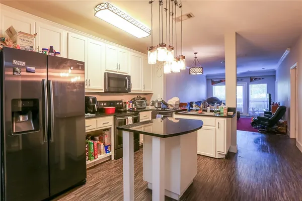 $2,550 | 910 West 25th Street, Unit 205, Austin, TX 78705