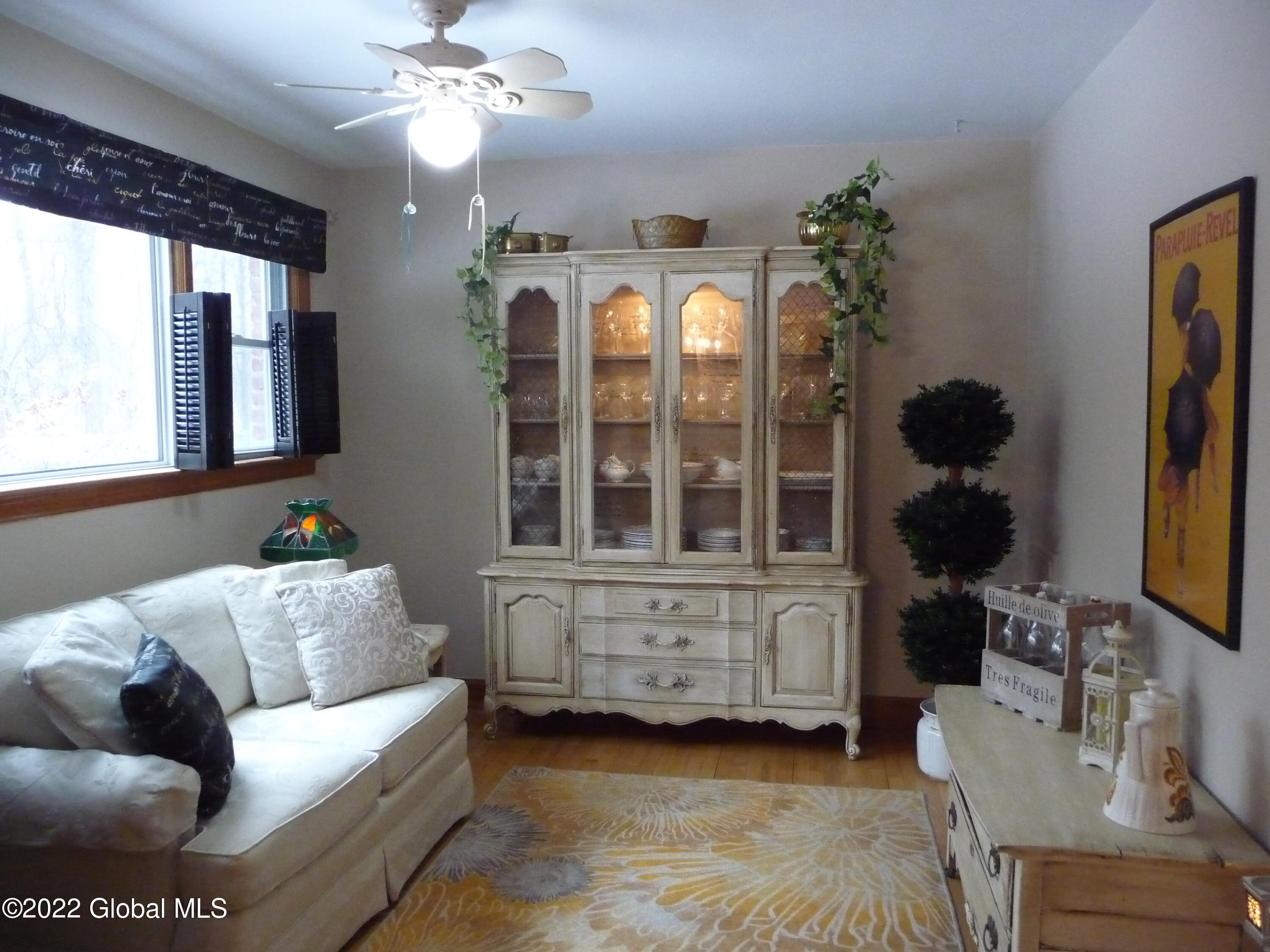 884 Kings Road Schenectady, NY 12303 - Photo 15 of 36 Sitting Rm