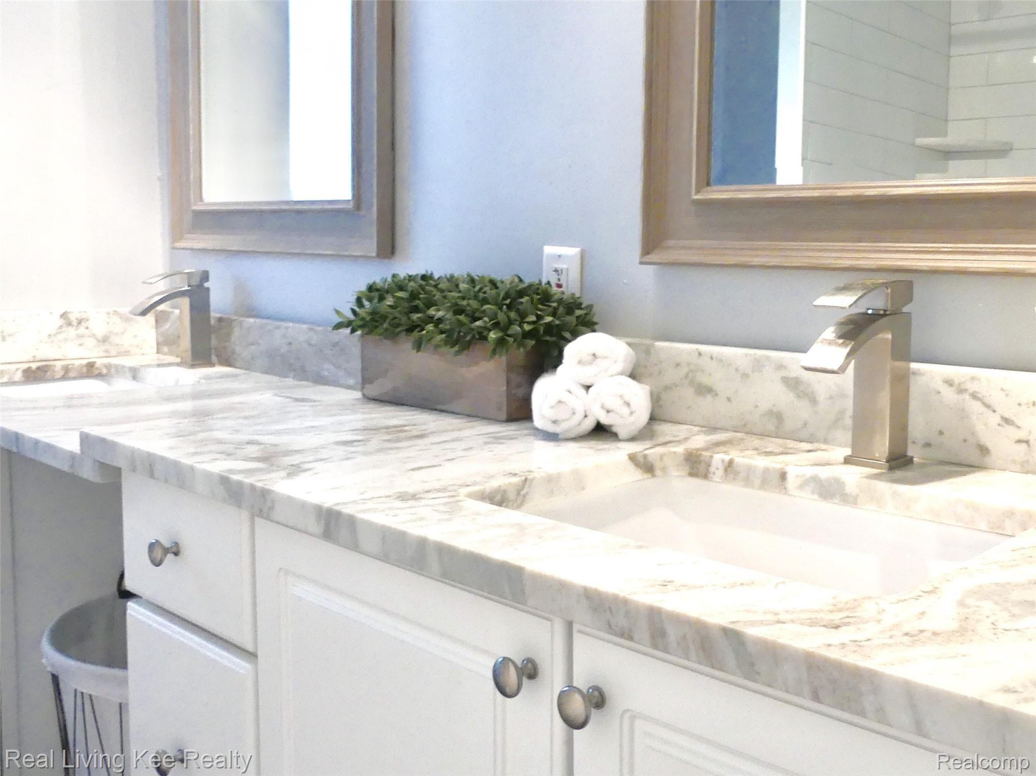 2889 Alexander Street Rochester, MI 48309 - Photo 19 of 30 2nd full bath with granite and double sinks