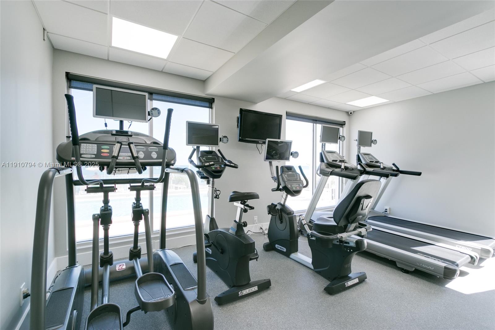 1200 South Ocean Boulevard, Unit 9F Boca Raton, FL 33432 - Photo 42 of 55 a room with gym equipment and mirror