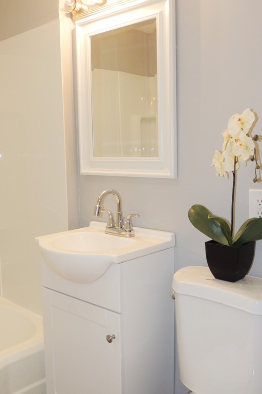 55 Linnell Street Springfield, MA 01104 - Photo 11 of 29 Gallery Image 11