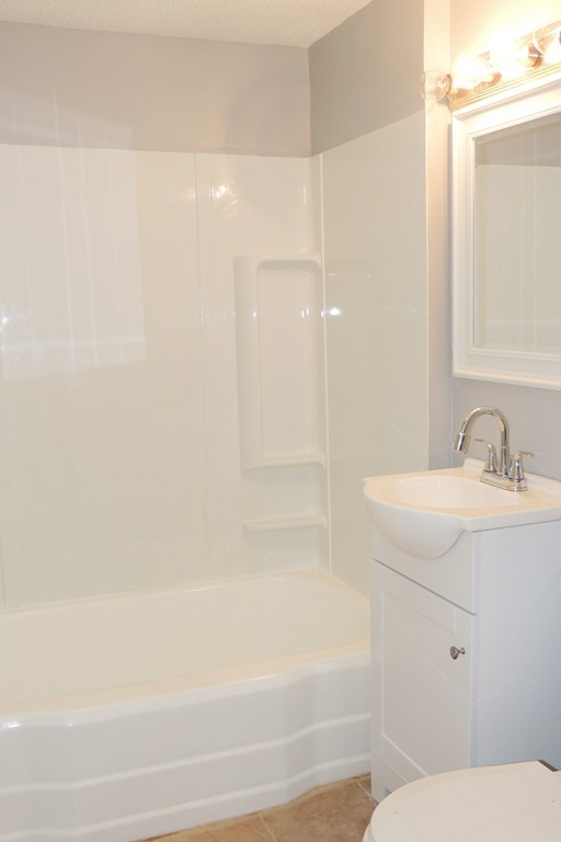 55 Linnell Street Springfield, MA 01104 - Photo 12 of 29 Gallery Image 12