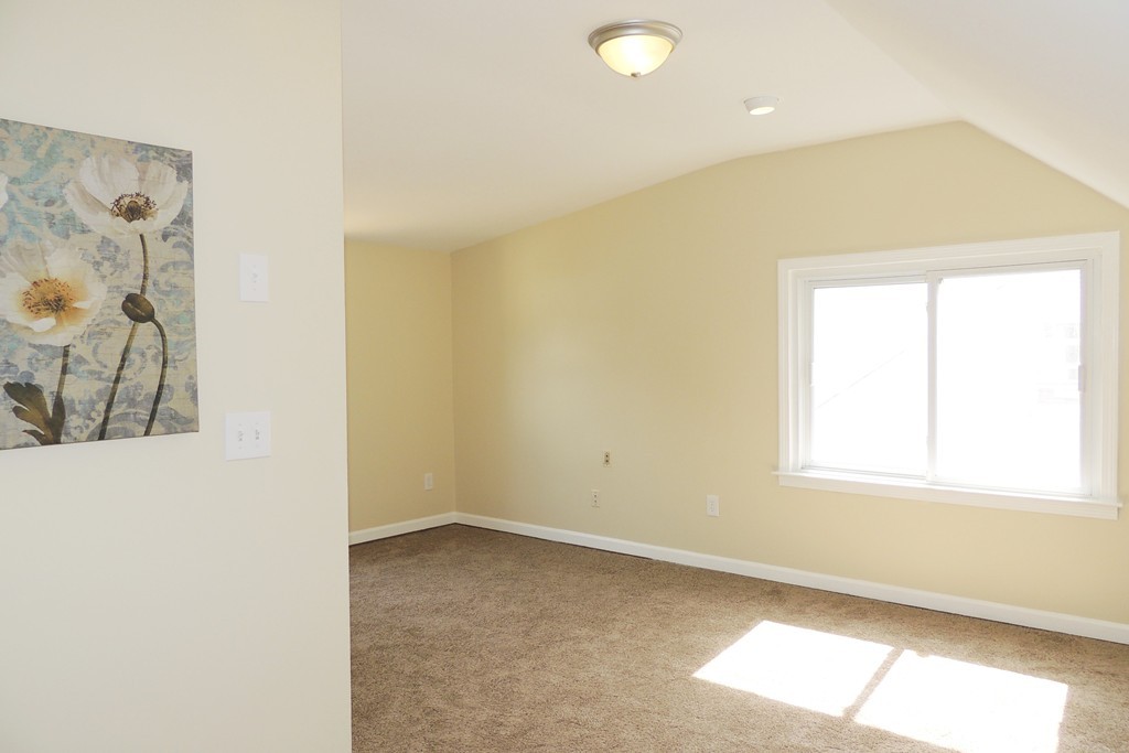 55 Linnell Street Springfield, MA 01104 - Photo 14 of 29 Gallery Image 14
