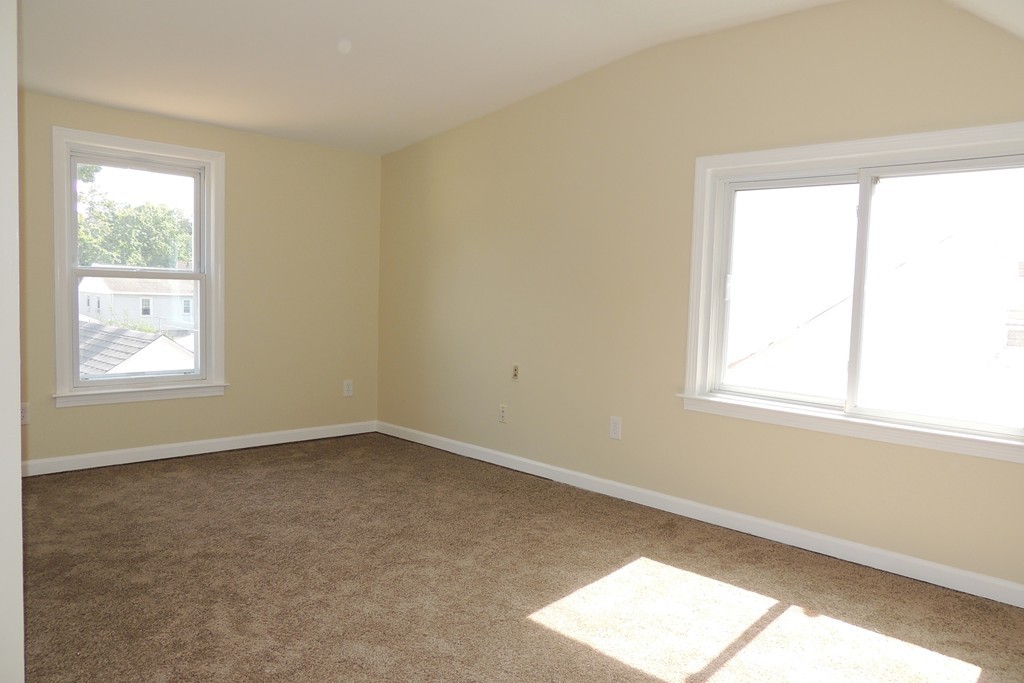 55 Linnell Street Springfield, MA 01104 - Photo 15 of 29 Gallery Image 15