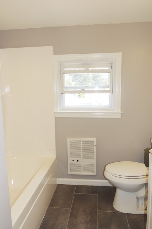 55 Linnell Street Springfield, MA 01104 - Photo 17 of 29 Gallery Image 17