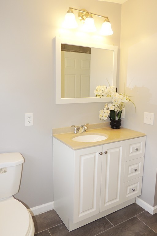 55 Linnell Street Springfield, MA 01104 - Photo 18 of 29 Gallery Image 18