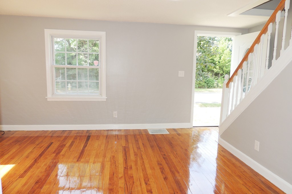 55 Linnell Street Springfield, MA 01104 - Photo 2 of 29 Gallery Image 2