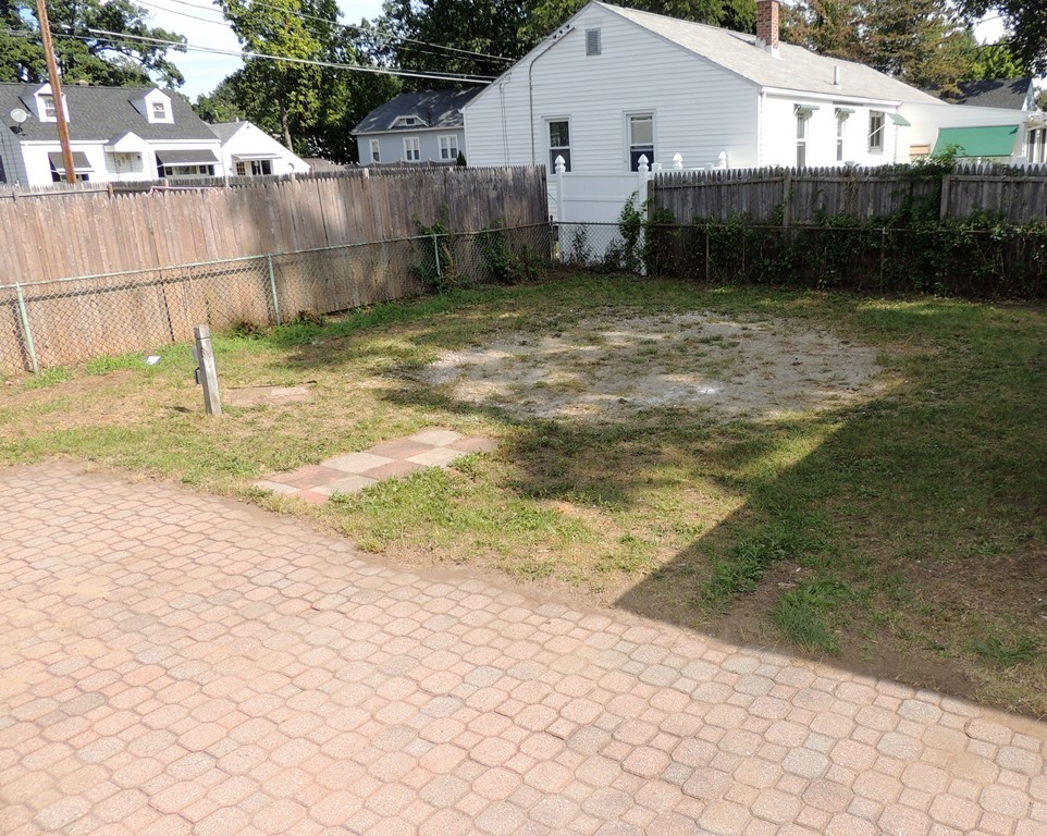 55 Linnell Street Springfield, MA 01104 - Photo 27 of 29 Gallery Image 27