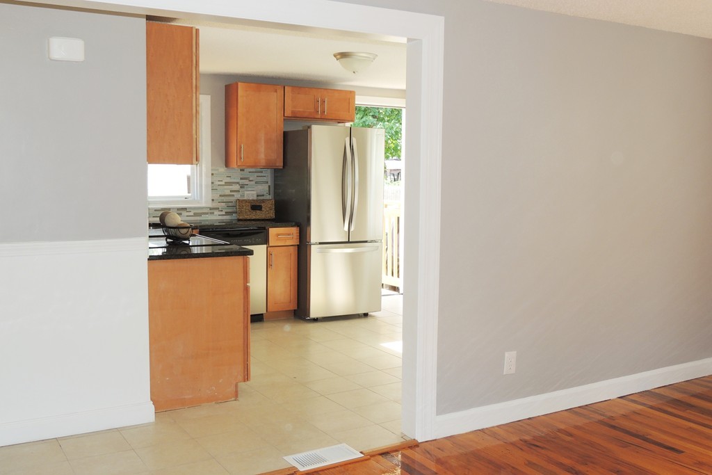55 Linnell Street Springfield, MA 01104 - Photo 4 of 29 Gallery Image 4
