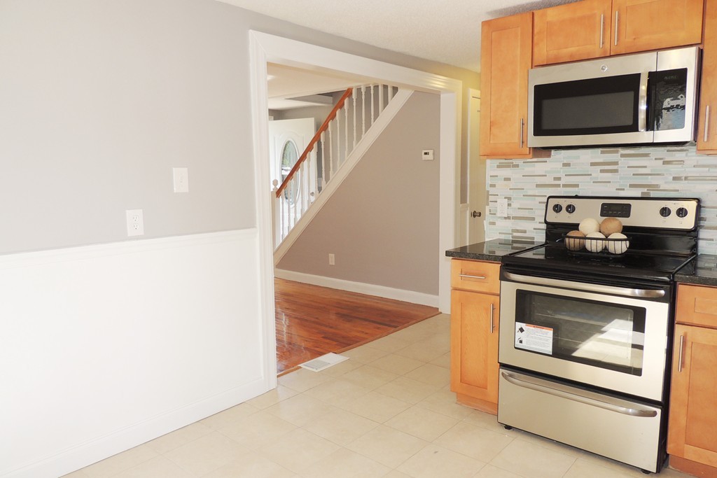 55 Linnell Street Springfield, MA 01104 - Photo 5 of 29 Gallery Image 5