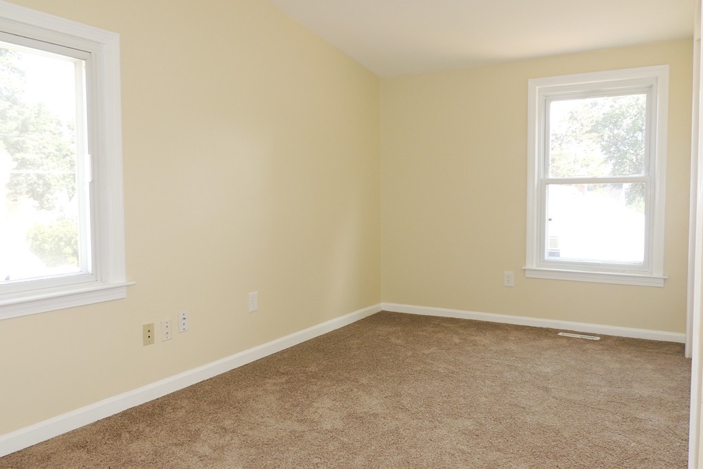 55 Linnell Street Springfield, MA 01104 - Photo 9 of 29 Gallery Image 9