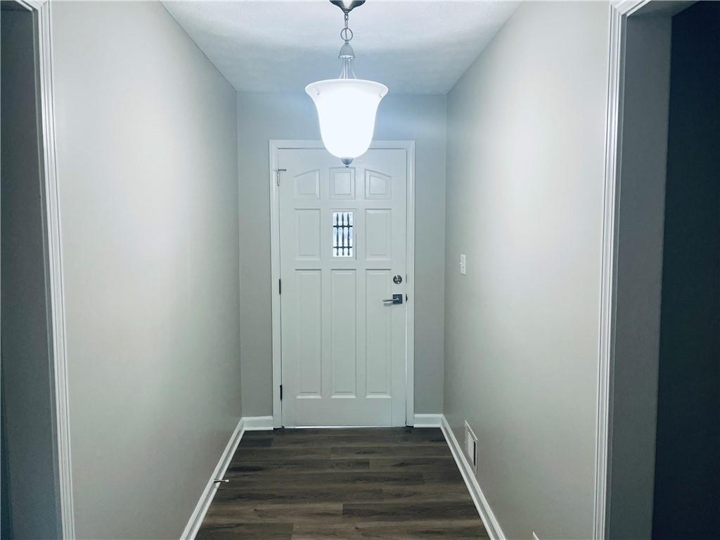637 Rae Drive Southwest Lawrenceville, GA 30044 - Photo 3 of 27
