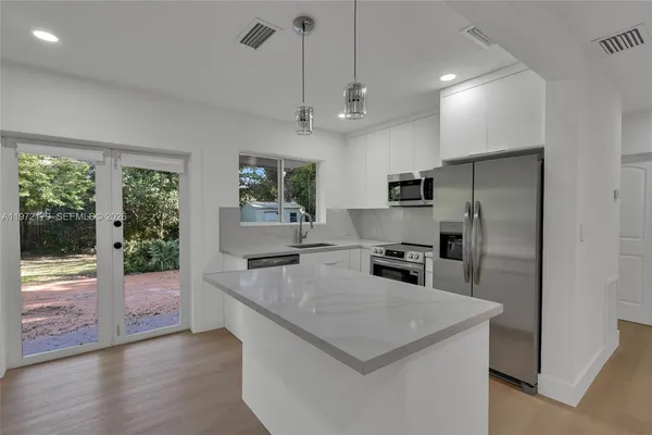 $6,500 | 5111 Southwest 73rd Terrace, Miami, FL 33143