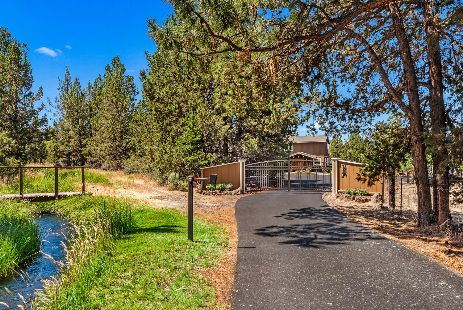 62995 Dickey Road Bend, OR 97701 - Photo 51 of 52 OReilly_20240711_67_92765_72ppi