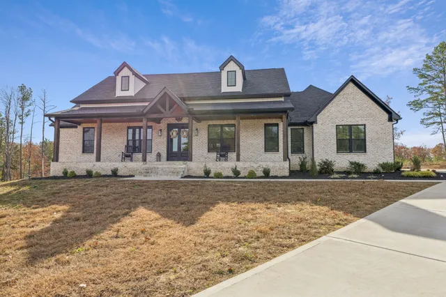$799,000 | 130 Saddlebrook Drive, Hohenwald, TN 38462