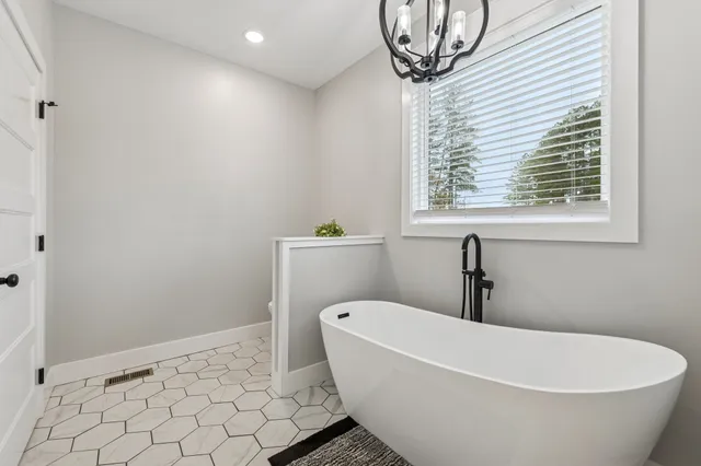 $799,000 | 130 Saddlebrook Drive, Hohenwald, TN 38462