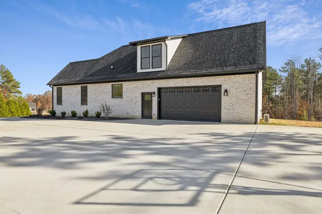 $799,000 | 130 Saddlebrook Drive, Hohenwald, TN 38462