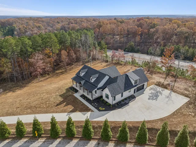 $799,000 | 130 Saddlebrook Drive, Hohenwald, TN 38462