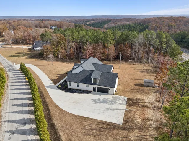 $799,000 | 130 Saddlebrook Drive, Hohenwald, TN 38462