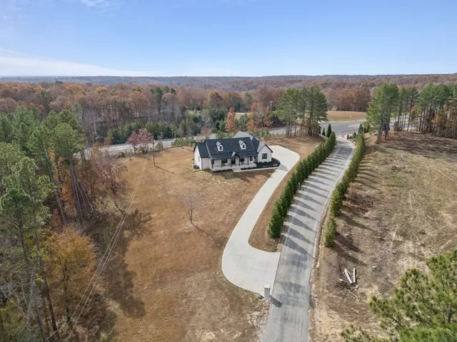 $799,000 | 130 Saddlebrook Drive, Hohenwald, TN 38462