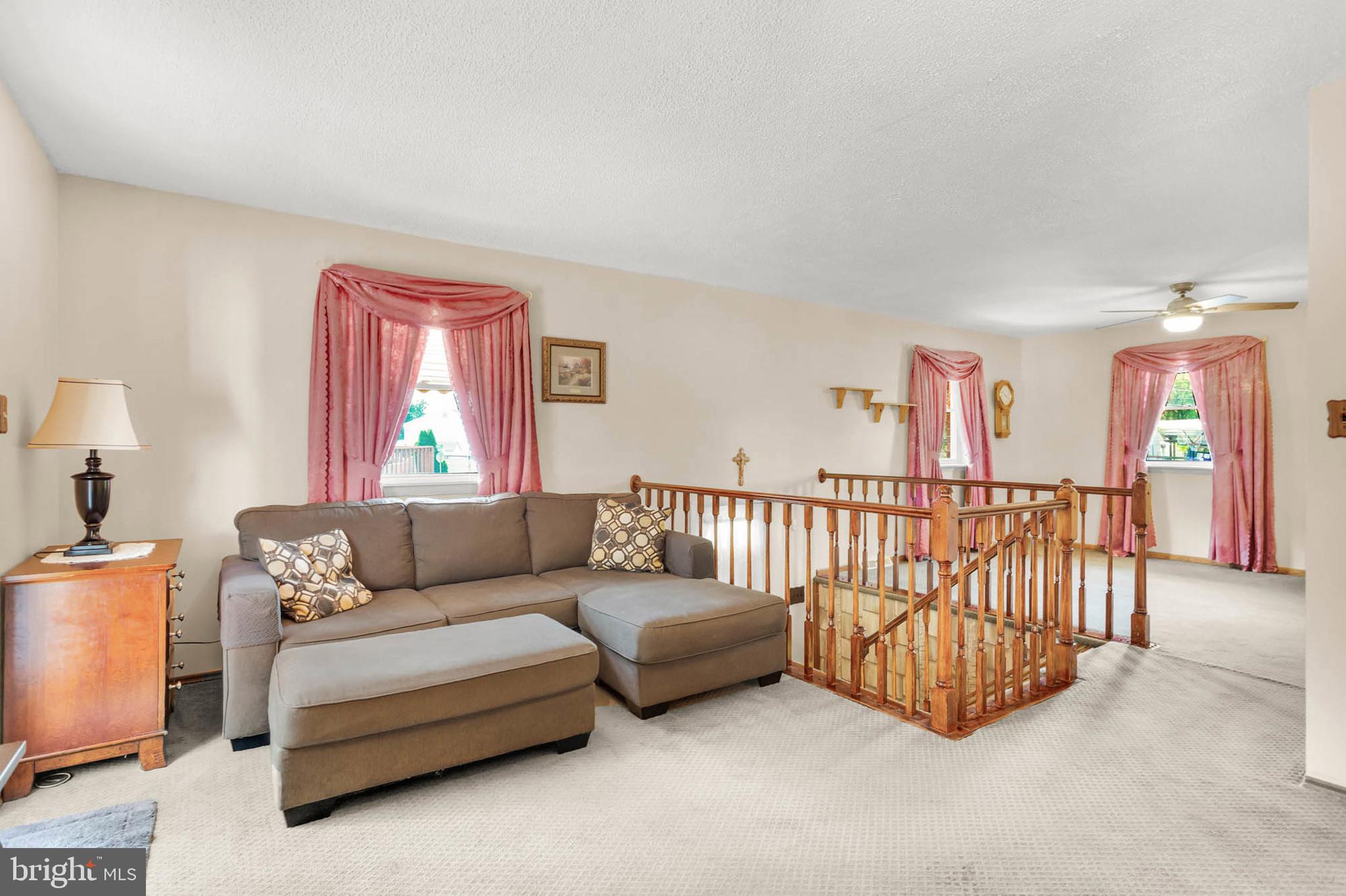 179 Dunlap Road Pasadena, MD 21122 - Photo 6 of 36 Living Room