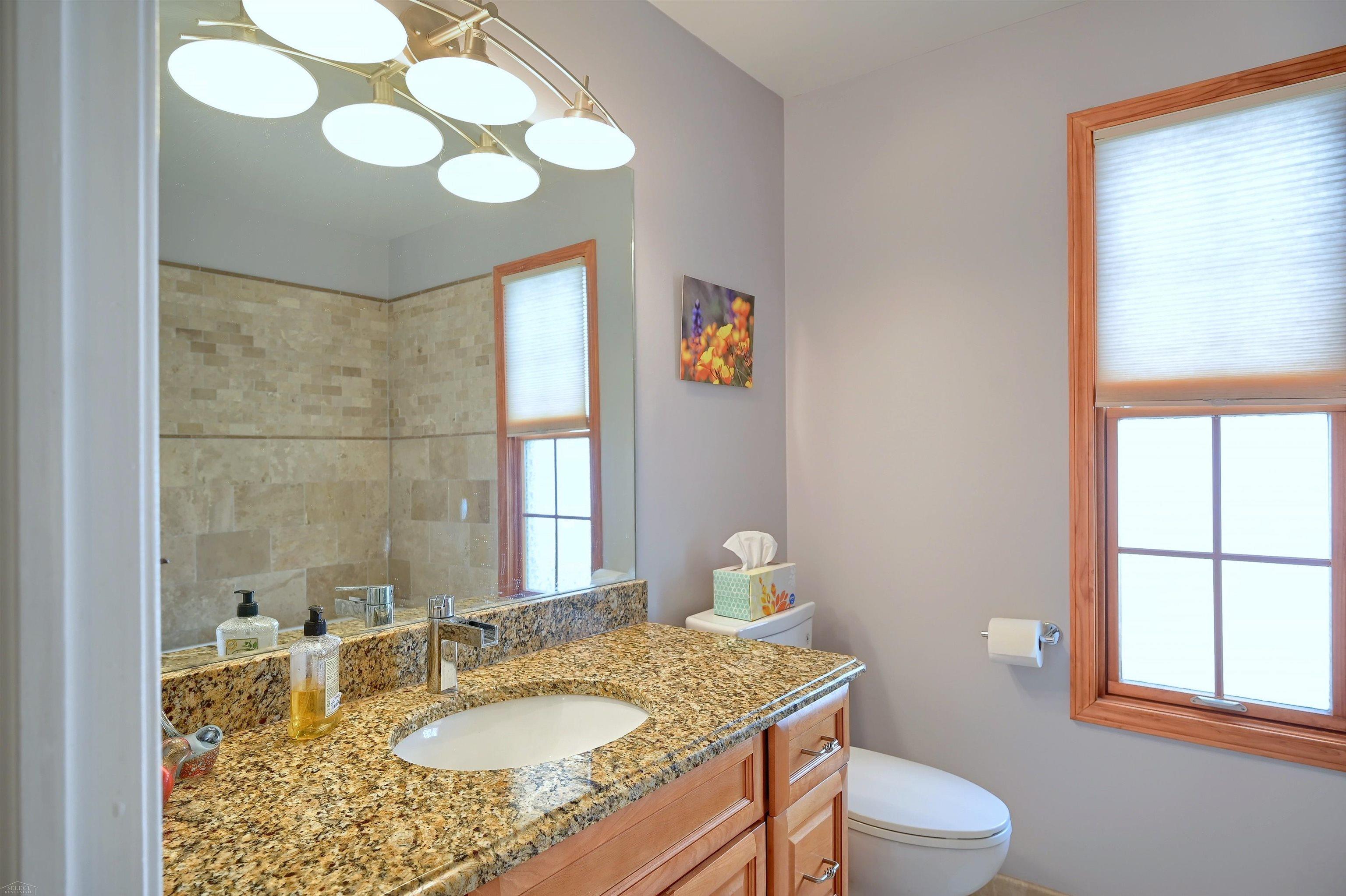 492 Bolinger Street Rochester, MI 48307 - Photo 16 of 24 Bathroom