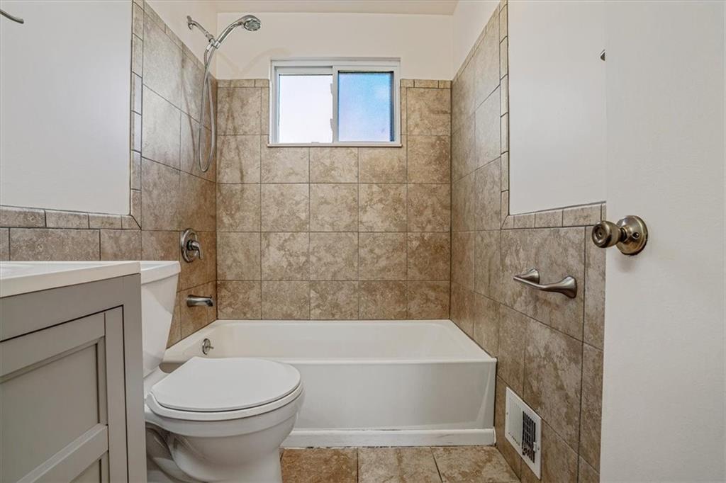 5215 Blossom Road Pittsburgh, PA 15236 - Photo 12 of 50 1st Floor Bath