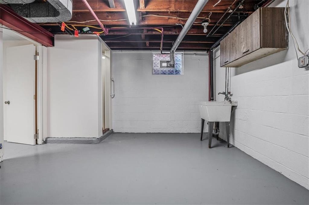 5215 Blossom Road Pittsburgh, PA 15236 - Photo 27 of 50 Laundry Room