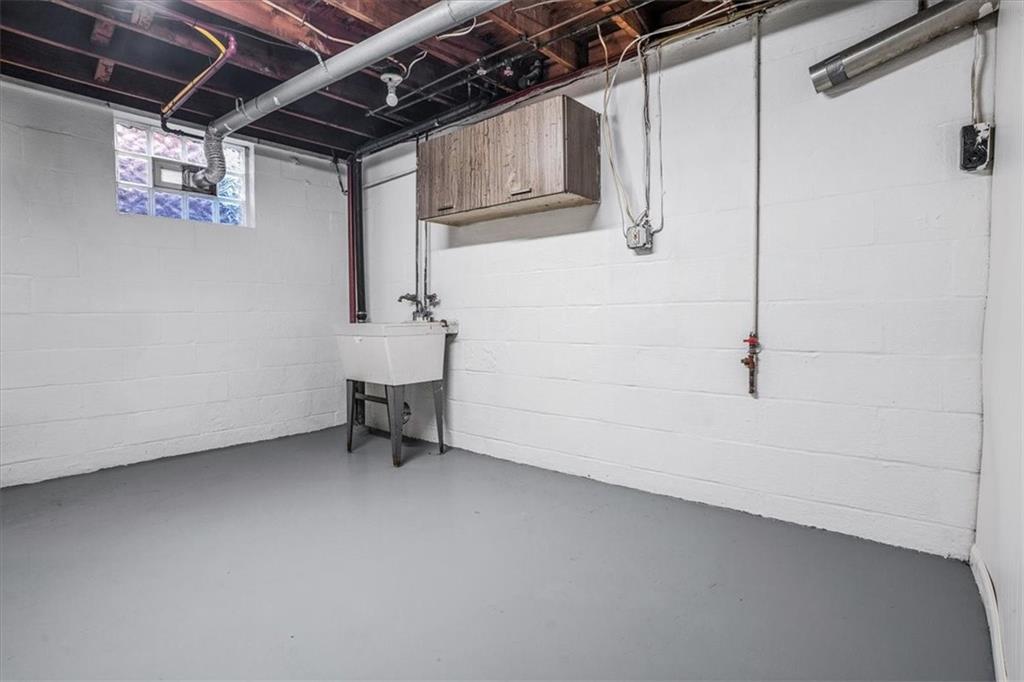 5215 Blossom Road Pittsburgh, PA 15236 - Photo 28 of 50 Laundry Room