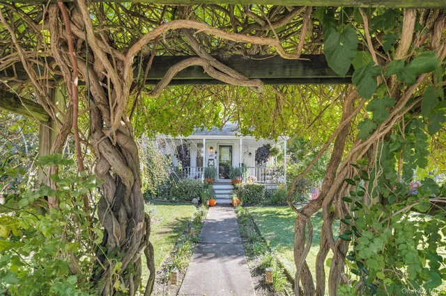 a view of house and outdoor space