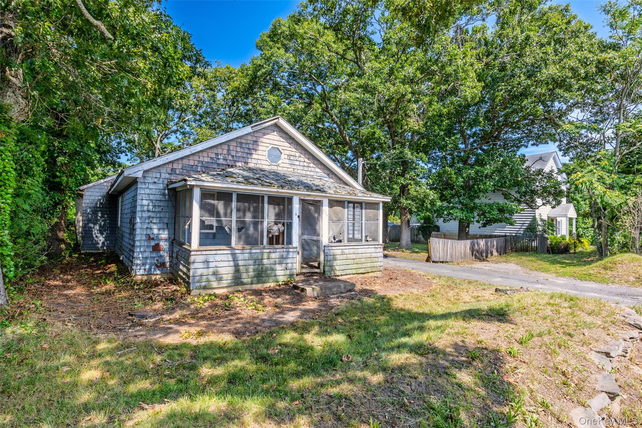 426 Riverleigh Avenue Riverside, NY 11901 - Photo 4 of 43
