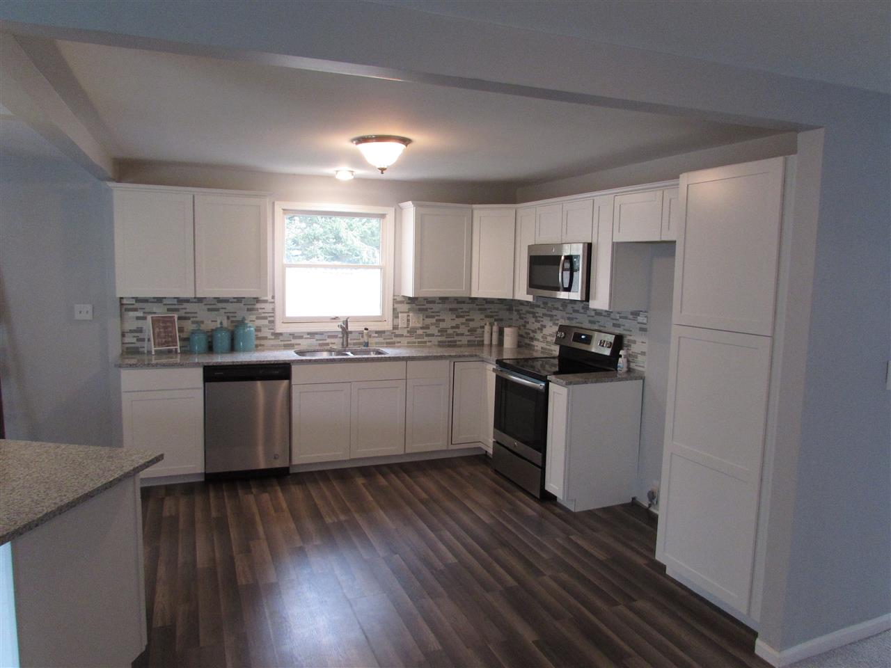 3236 Grant Rochester, MI 48309 - Photo 7 of 33 31346555-7.JPG