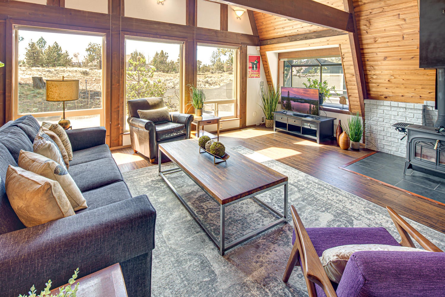 16057 Cattle Drive Road Sisters, OR 97759 - Photo 8 of 49 Livingroom