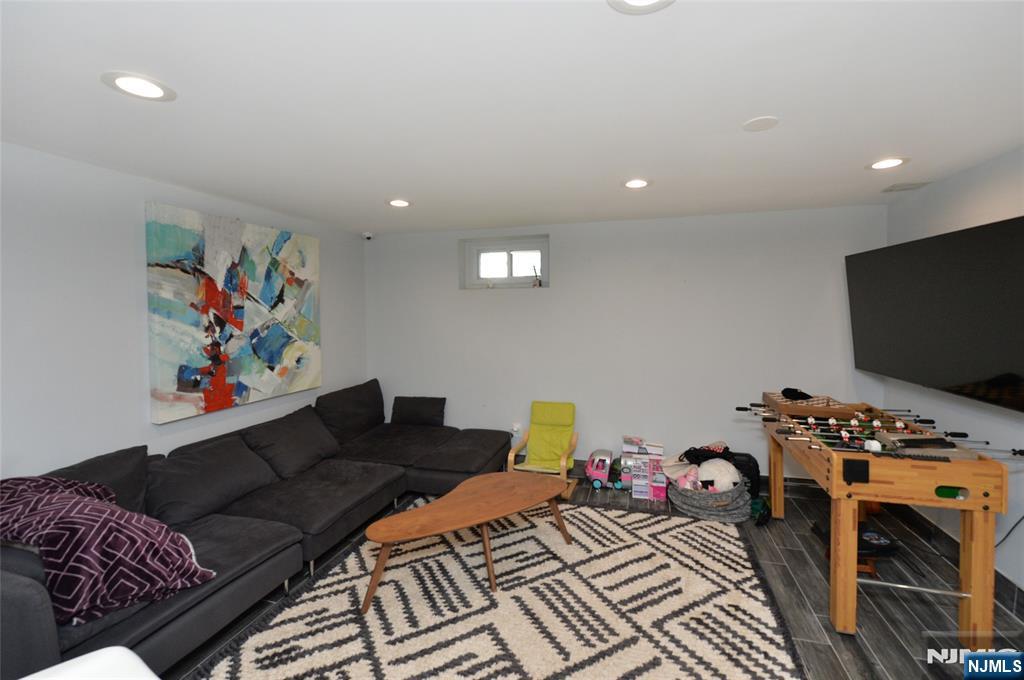 154 Middlesex Avenue Paramus, NJ 07652 - Photo 18 of 32
