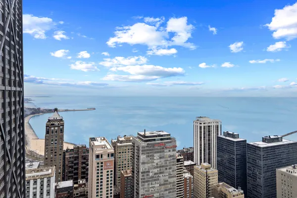 $1,100,000 | 180 East Pearson Street, Unit 3702, Chicago, IL 60611