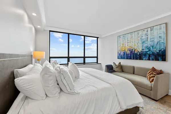 $1,100,000 | 180 East Pearson Street, Unit 3702, Chicago, IL 60611