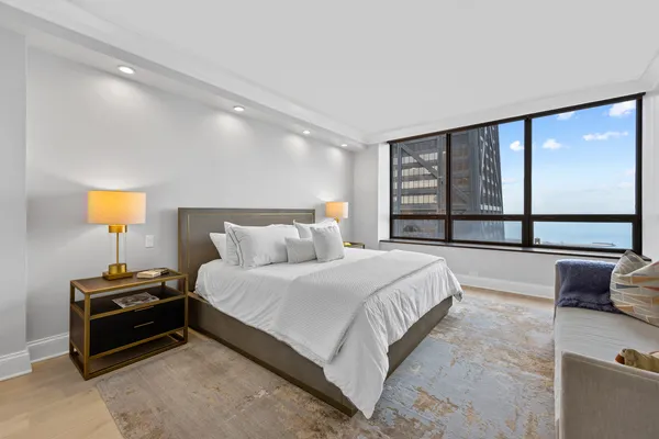 $1,100,000 | 180 East Pearson Street, Unit 3702, Chicago, IL 60611