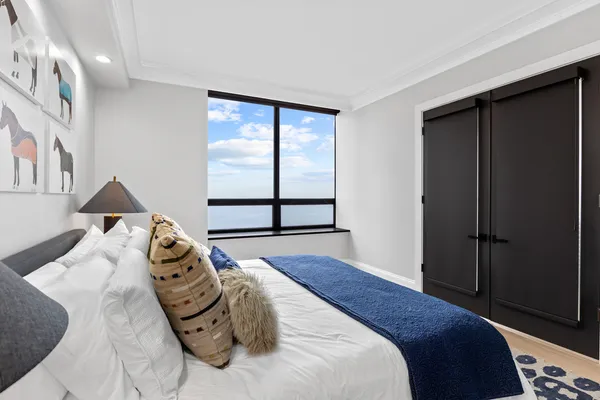 $1,100,000 | 180 East Pearson Street, Unit 3702, Chicago, IL 60611