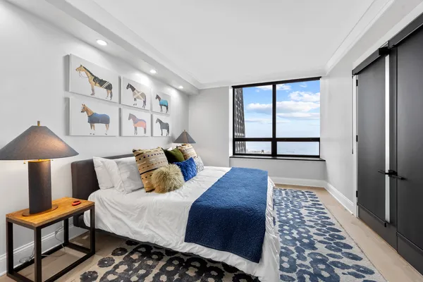 $1,100,000 | 180 East Pearson Street, Unit 3702, Chicago, IL 60611