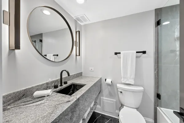 $1,100,000 | 180 East Pearson Street, Unit 3702, Chicago, IL 60611