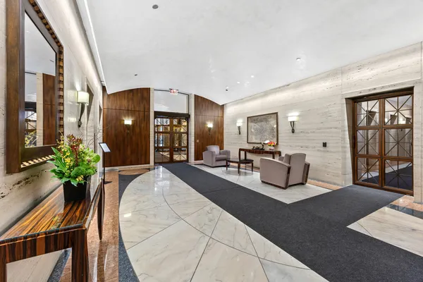 $1,100,000 | 180 East Pearson Street, Unit 3702, Chicago, IL 60611