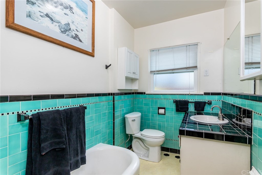 144 North Loreta Walk Long Beach, CA 90803 - Photo 12 of 19