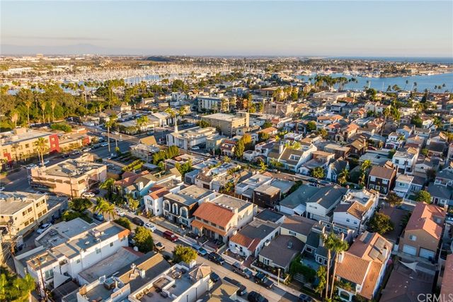 $899,000 | 144 North Loreta Walk, Long Beach, CA 90803