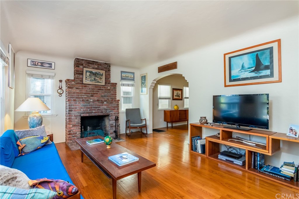 144 North Loreta Walk Long Beach, CA 90803 - Photo 3 of 19