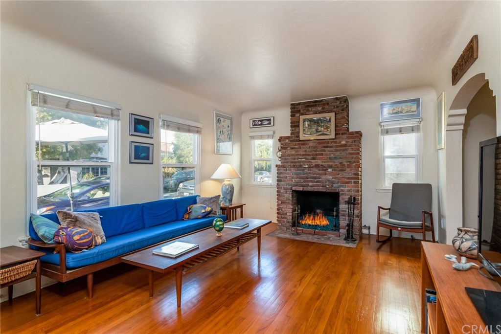 144 North Loreta Walk Long Beach, CA 90803 - Photo 4 of 19