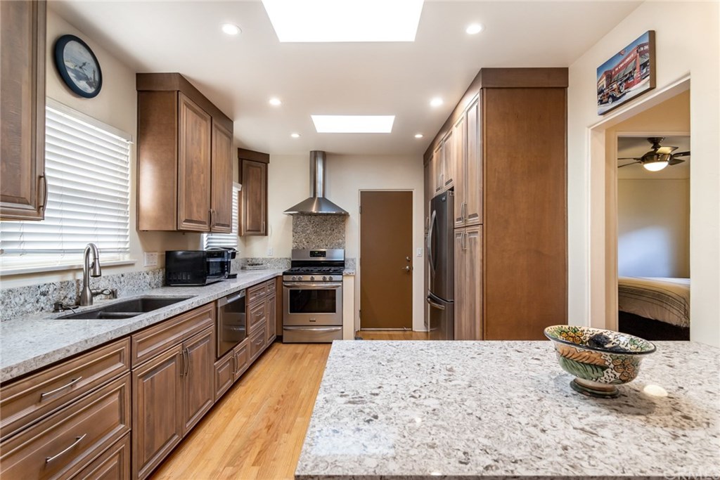 144 North Loreta Walk Long Beach, CA 90803 - Photo 8 of 19