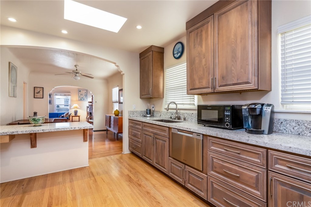 144 North Loreta Walk Long Beach, CA 90803 - Photo 9 of 19