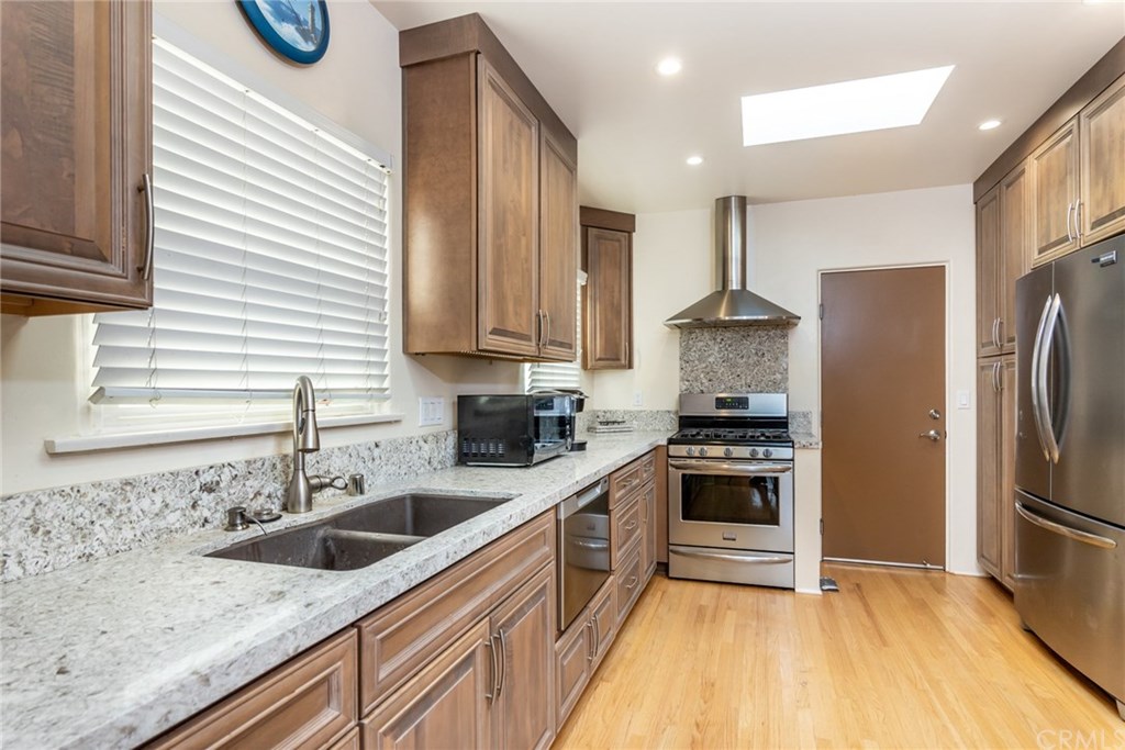 144 North Loreta Walk Long Beach, CA 90803 - Photo 10 of 19