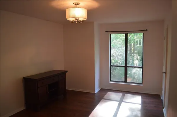 $1,950 | 527 Warm Springs Circle, Roswell, GA 30075