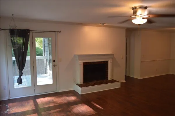 $1,950 | 527 Warm Springs Circle, Roswell, GA 30075